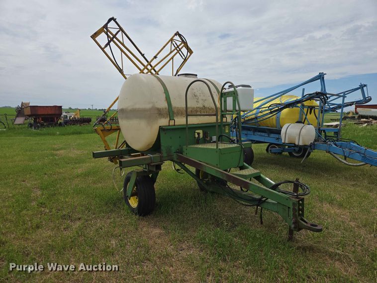 image for item ER1695 John Deere 250 sprayer
