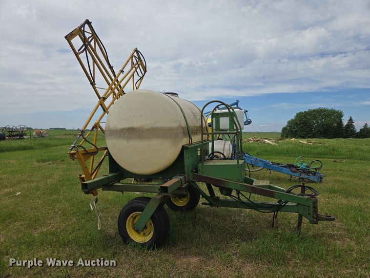 image for item ER1695 John Deere 250 sprayer