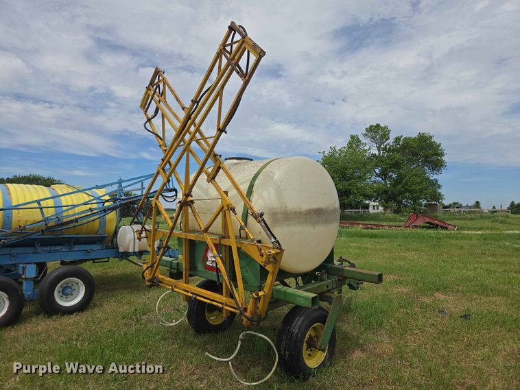 image for item ER1695 John Deere 250 sprayer