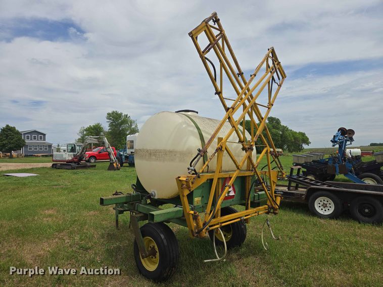 image for item ER1695 John Deere 250 sprayer