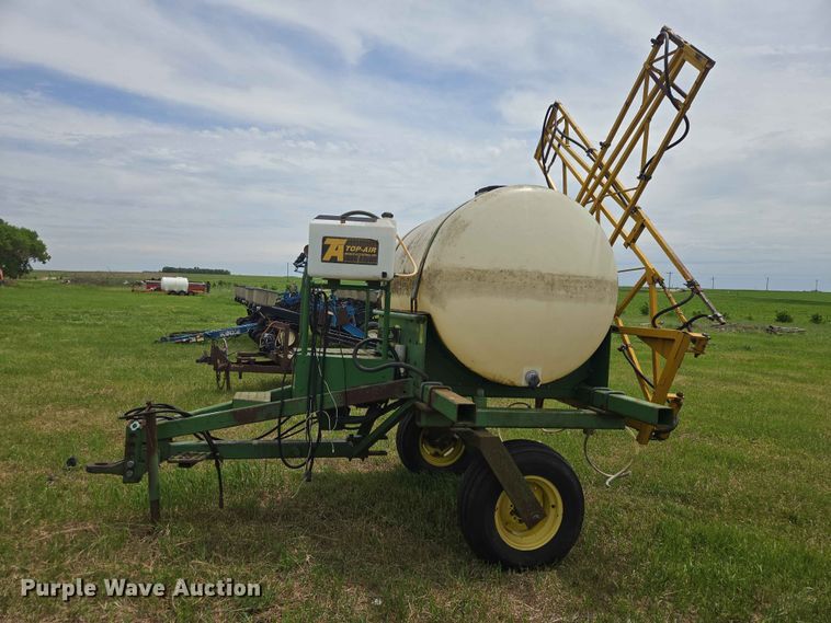 image for item ER1695 John Deere 250 sprayer