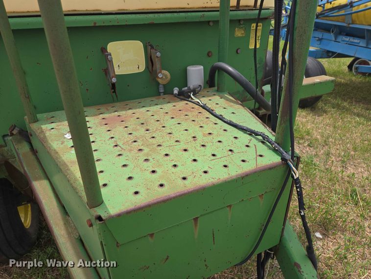 image for item ER1695 John Deere 250 sprayer