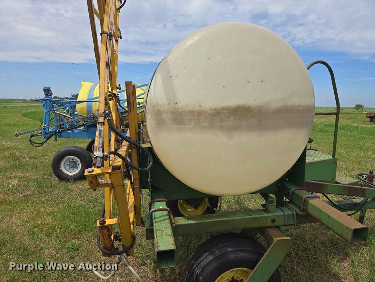 image for item ER1695 John Deere 250 sprayer