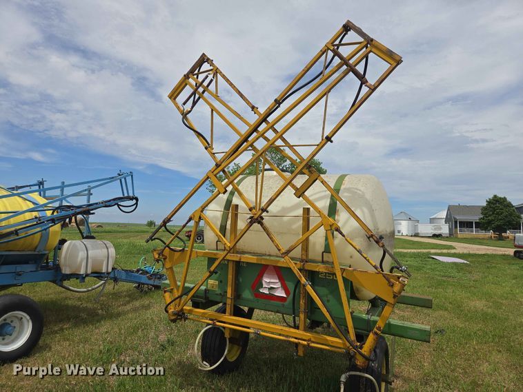 image for item ER1695 John Deere 250 sprayer