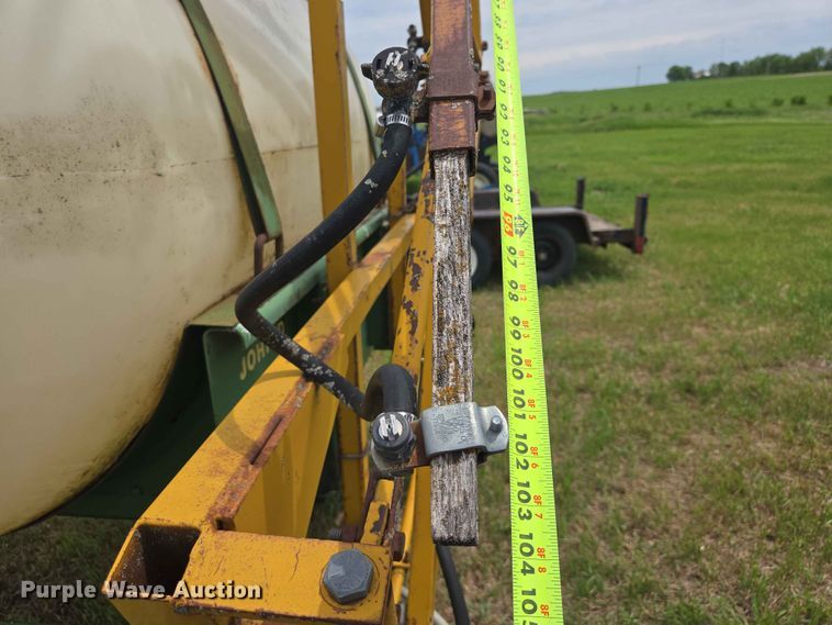 image for item ER1695 John Deere 250 sprayer