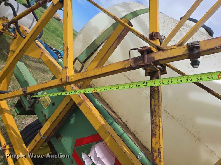 image for item ER1695 John Deere 250 sprayer