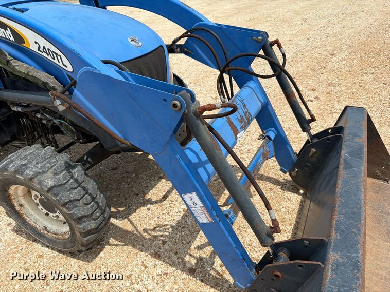 image for item ER3003 2006 New Holland TC34DA MFWD tractor