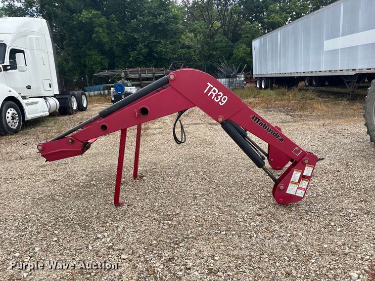 image for item ER3012 2011 Mahindra 6530 MFWD tractor