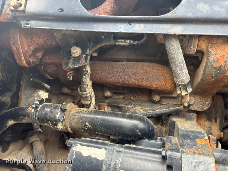 image for item ER3012 2011 Mahindra 6530 MFWD tractor
