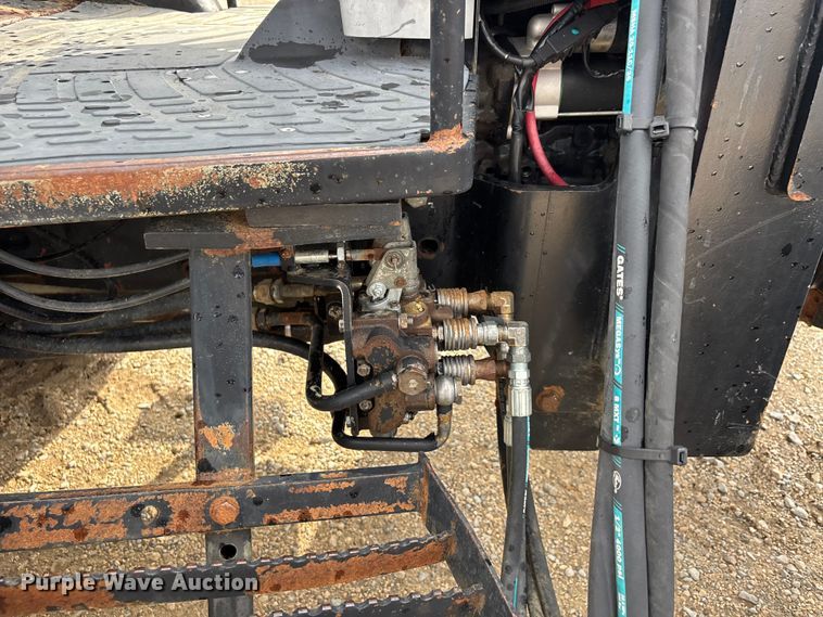 image for item ER3027 2004 New Holland TL90A MFWD tractor