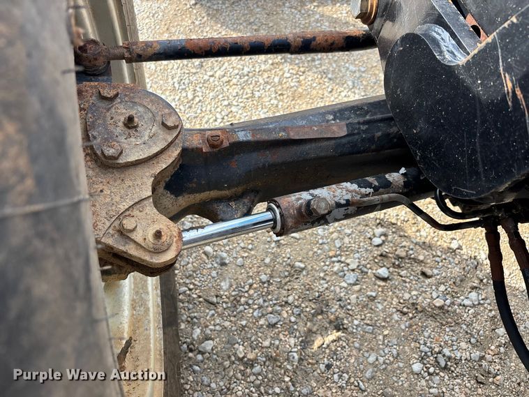 image for item ER3027 2004 New Holland TL90A MFWD tractor