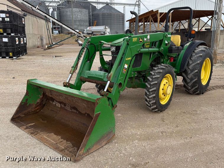 image for item ER3031 2017 John Deere 5065E MFWD tractor