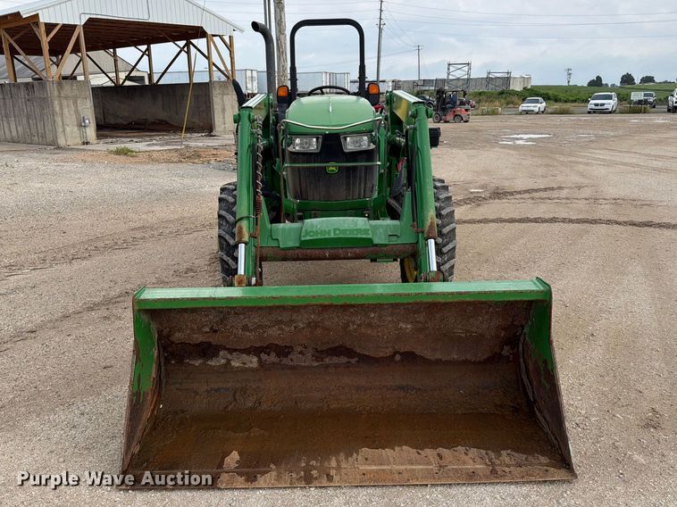 image for item ER3031 2017 John Deere 5065E MFWD tractor