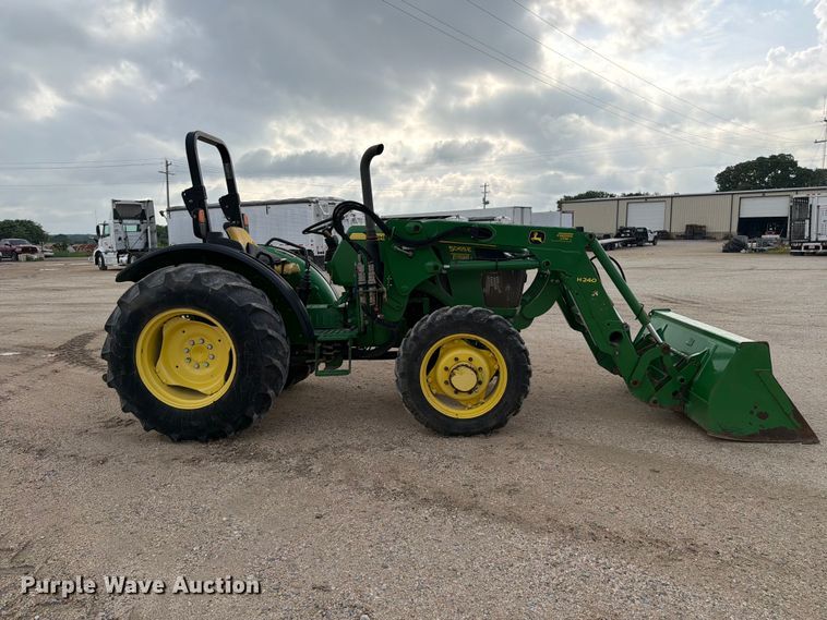 image for item ER3031 2017 John Deere 5065E MFWD tractor