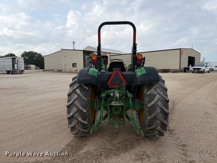 image for item ER3031 2017 John Deere 5065E MFWD tractor