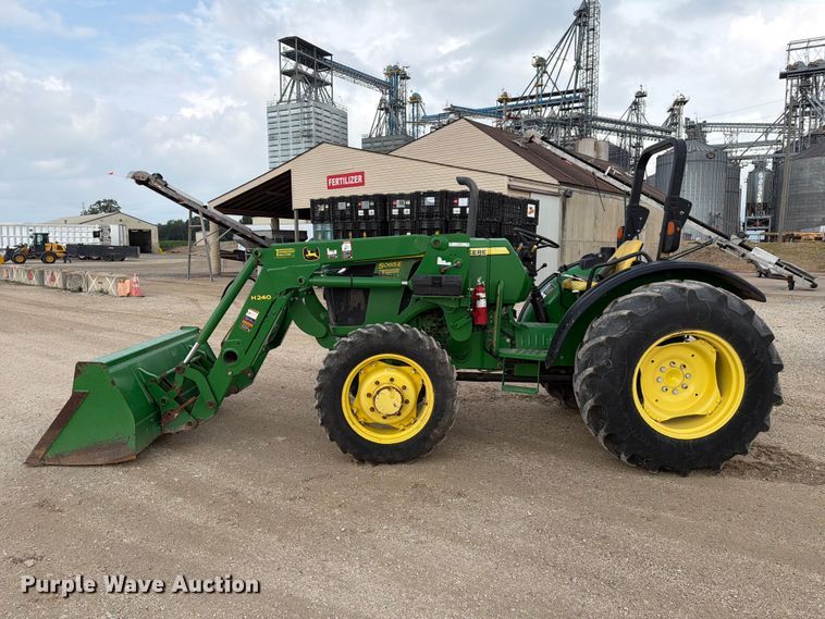 image for item ER3031 2017 John Deere 5065E MFWD tractor