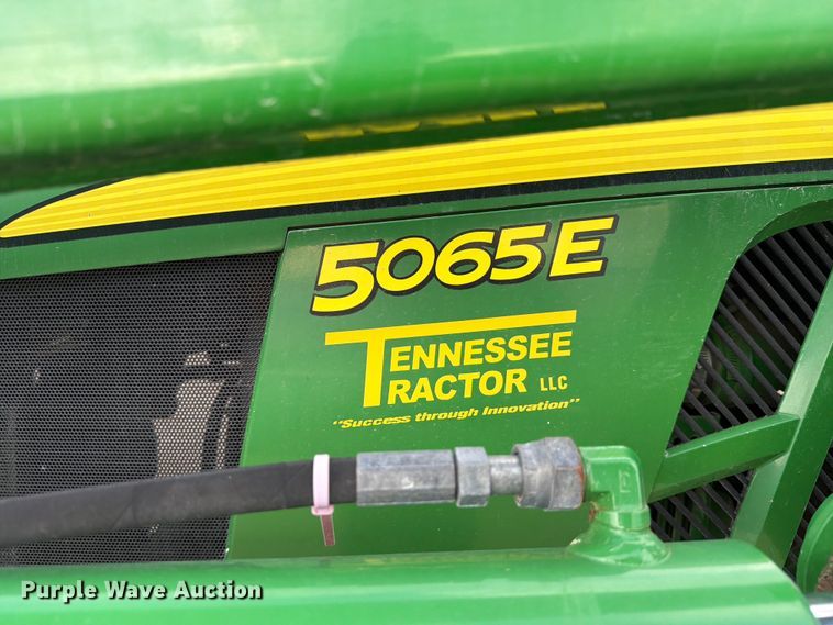 image for item ER3031 2017 John Deere 5065E MFWD tractor