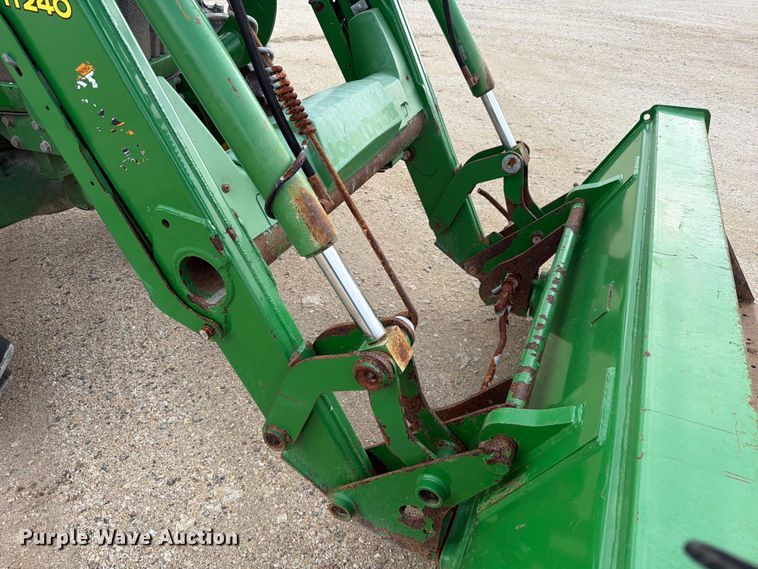 image for item ER3031 2017 John Deere 5065E MFWD tractor