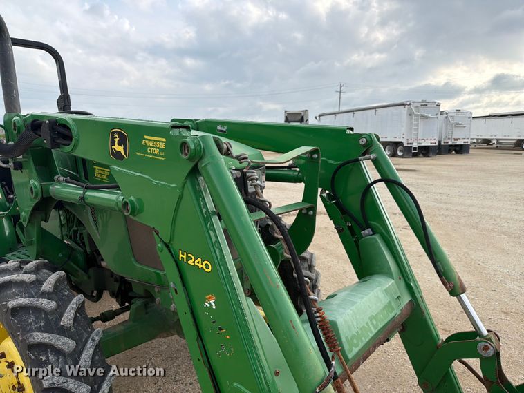 image for item ER3031 2017 John Deere 5065E MFWD tractor