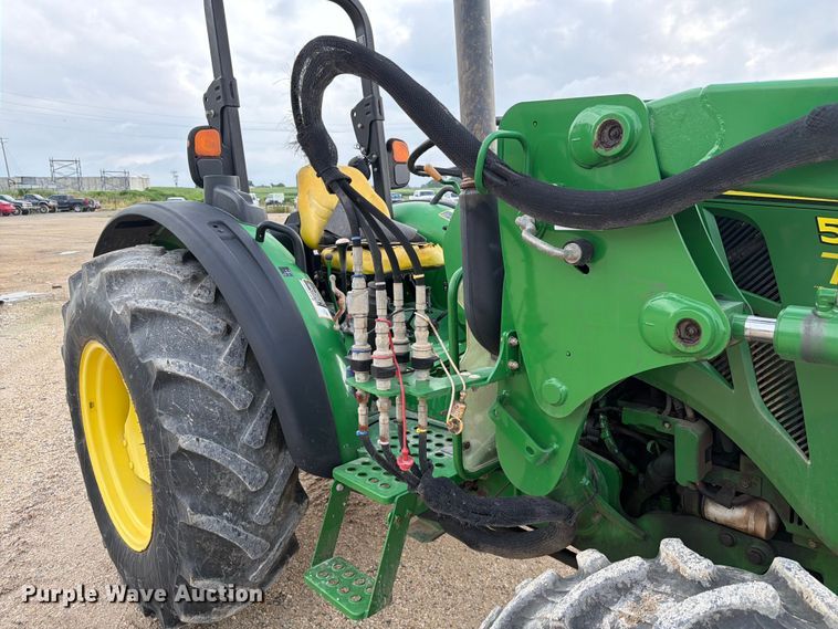 image for item ER3031 2017 John Deere 5065E MFWD tractor