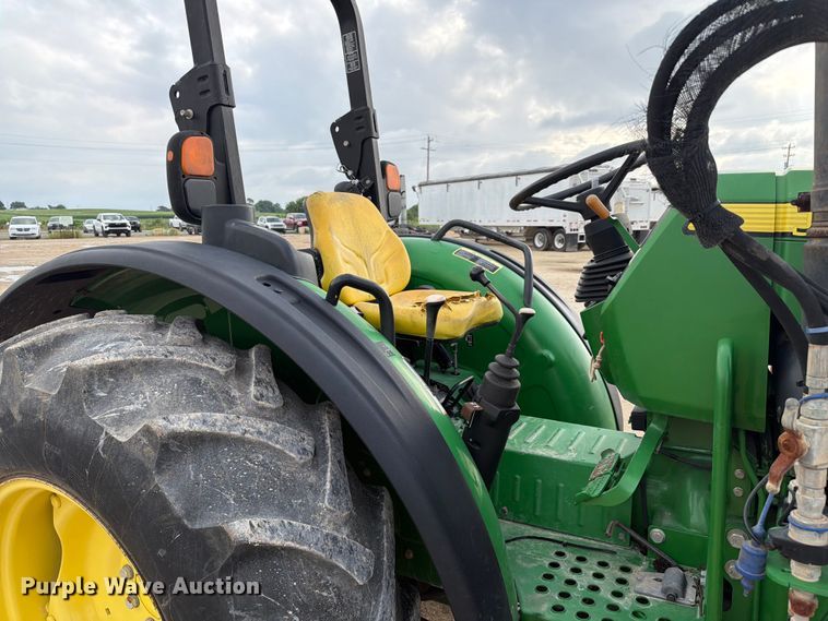 image for item ER3031 2017 John Deere 5065E MFWD tractor