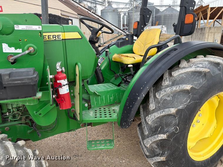 image for item ER3031 2017 John Deere 5065E MFWD tractor