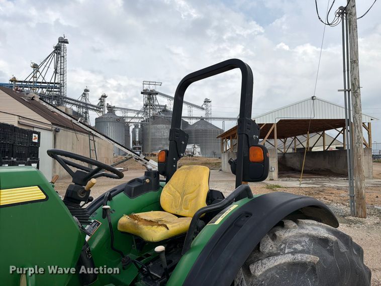 image for item ER3031 2017 John Deere 5065E MFWD tractor