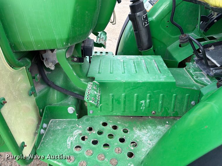 image for item ER3031 2017 John Deere 5065E MFWD tractor