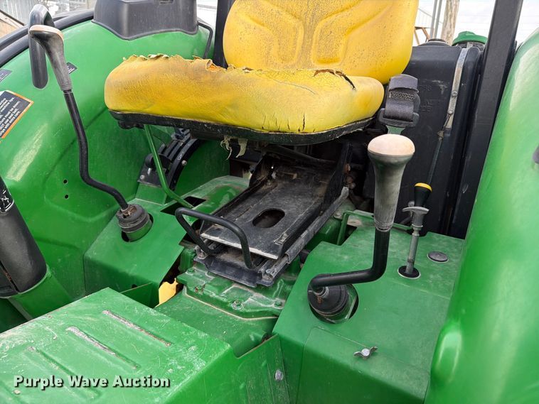 image for item ER3031 2017 John Deere 5065E MFWD tractor