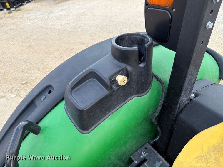 image for item ER3031 2017 John Deere 5065E MFWD tractor
