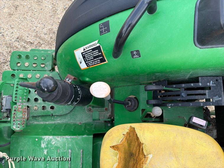 image for item ER3031 2017 John Deere 5065E MFWD tractor