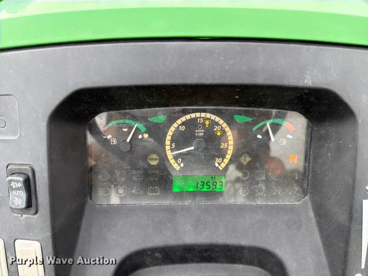 image for item ER3031 2017 John Deere 5065E MFWD tractor
