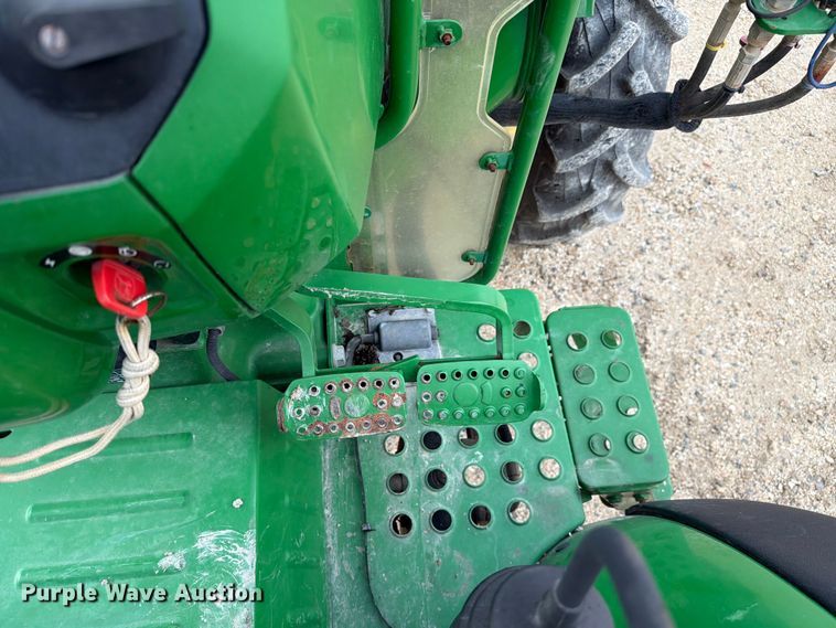 image for item ER3031 2017 John Deere 5065E MFWD tractor