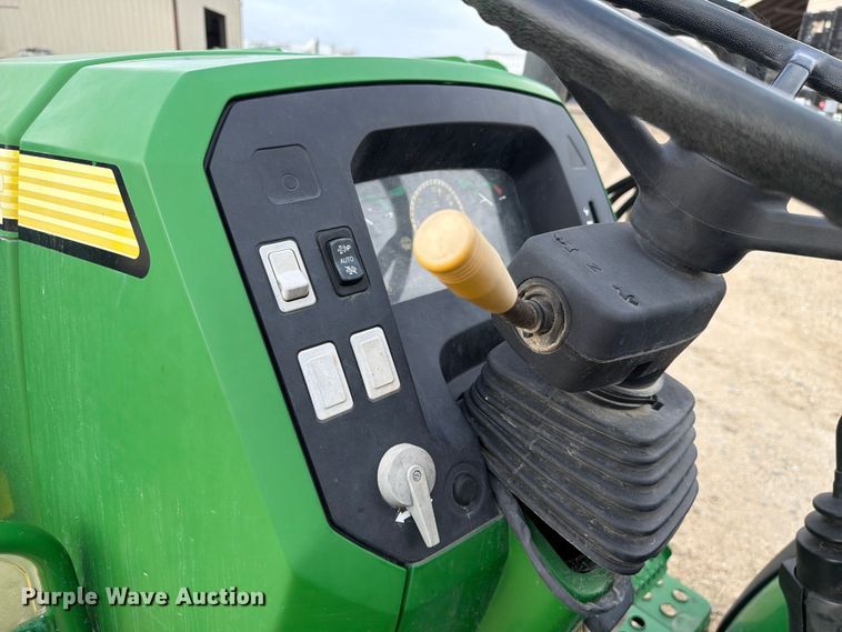 image for item ER3031 2017 John Deere 5065E MFWD tractor
