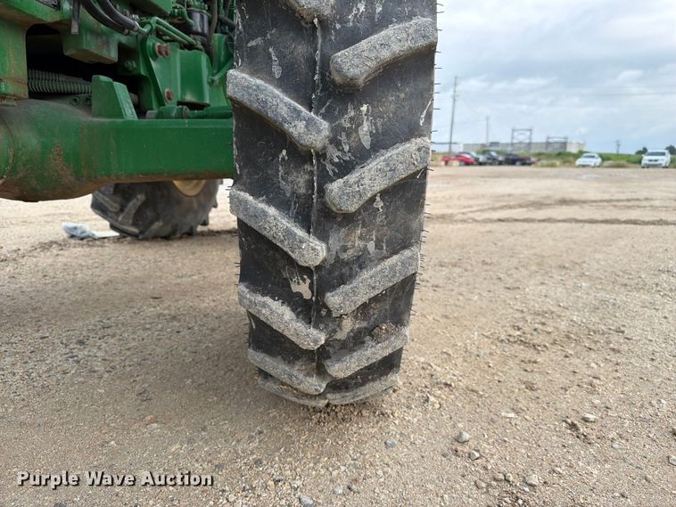 image for item ER3031 2017 John Deere 5065E MFWD tractor