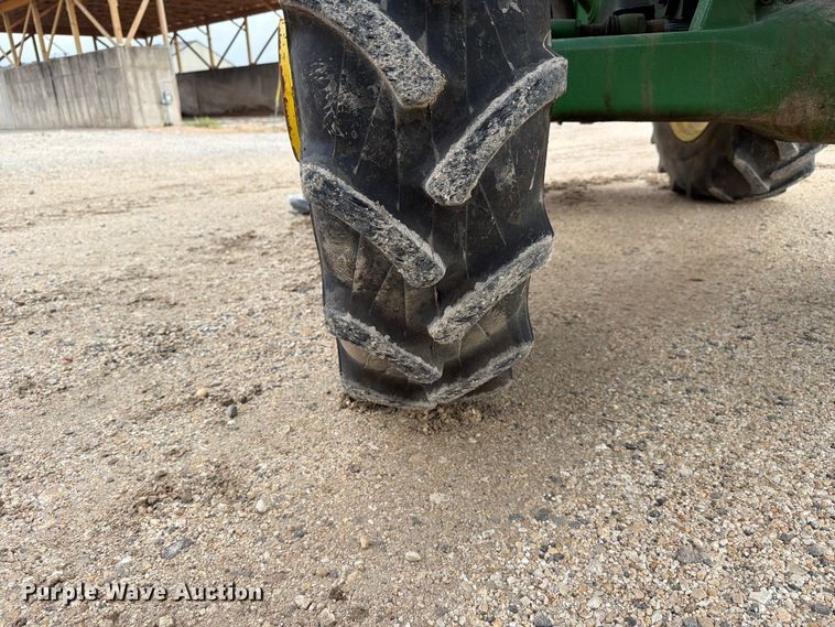 image for item ER3031 2017 John Deere 5065E MFWD tractor
