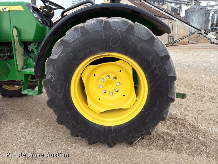 image for item ER3031 2017 John Deere 5065E MFWD tractor
