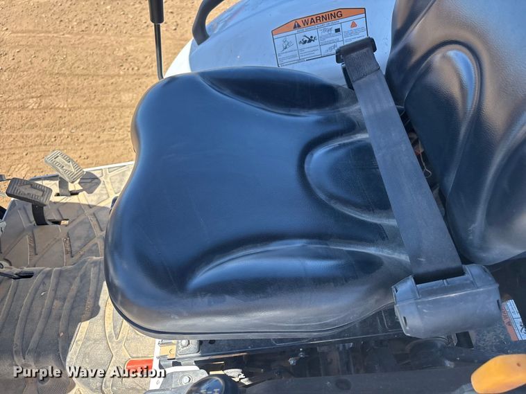 image for item ER7643 2023 Bobcat CT2040 MFWD tractor