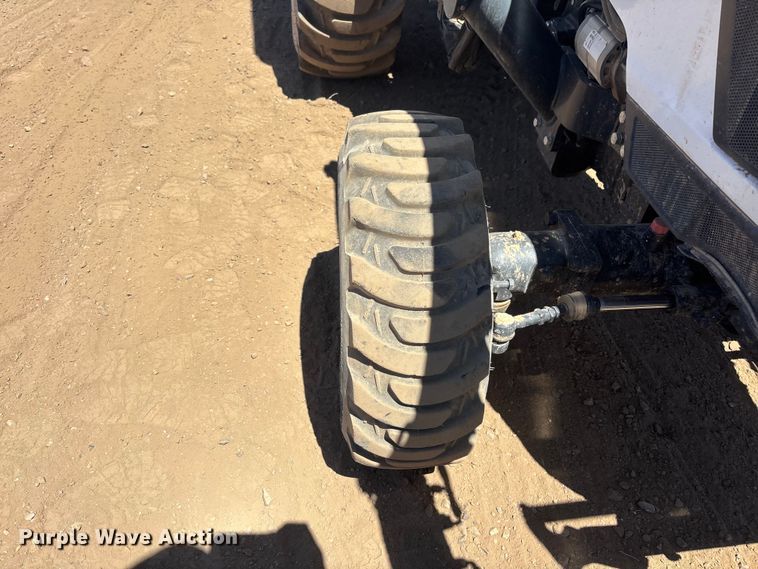 image for item ER7643 2023 Bobcat CT2040 MFWD tractor