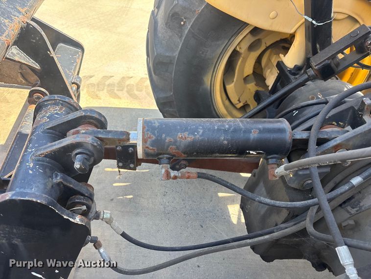 image for item ER7651 1999 New Holland 545D industrial tractor