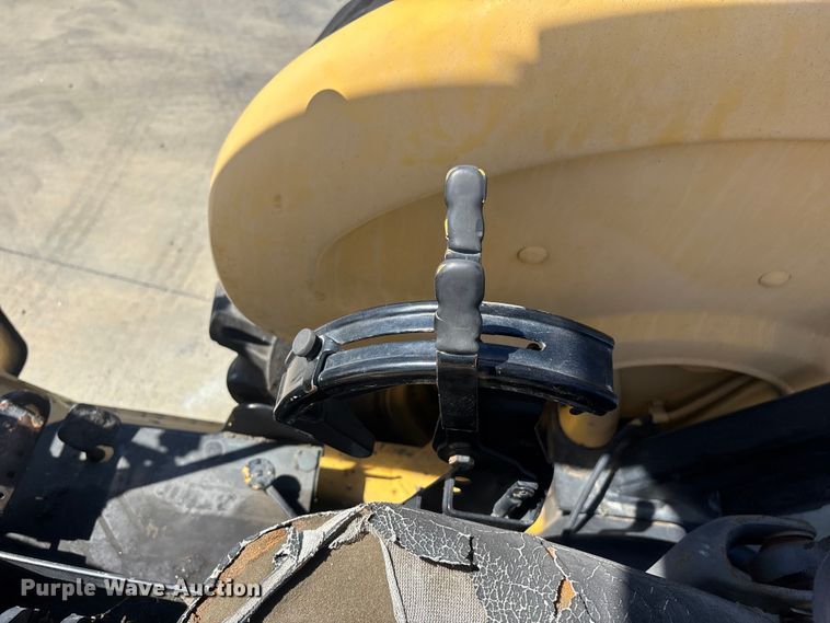 image for item ER7651 1999 New Holland 545D industrial tractor