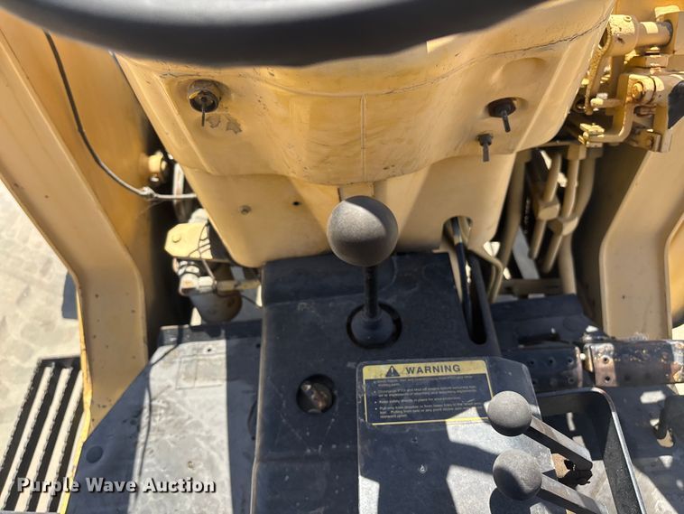 image for item ER7651 1999 New Holland 545D industrial tractor