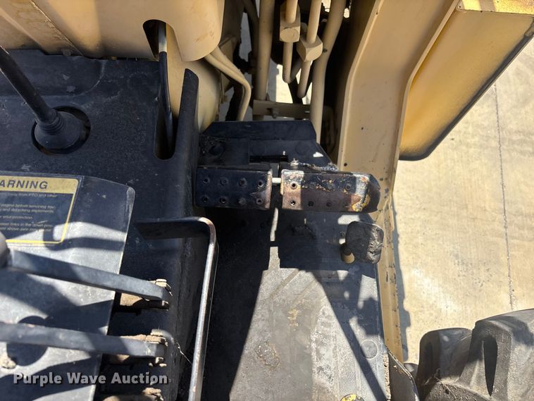 image for item ER7651 1999 New Holland 545D industrial tractor