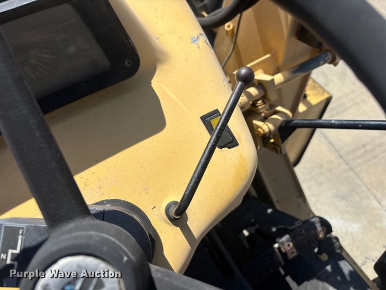 image for item ER7651 1999 New Holland 545D industrial tractor