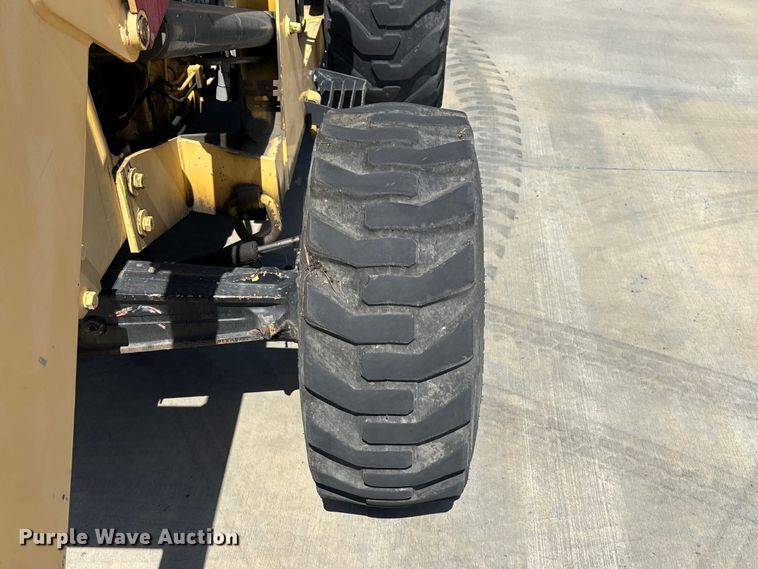 image for item ER7651 1999 New Holland 545D industrial tractor