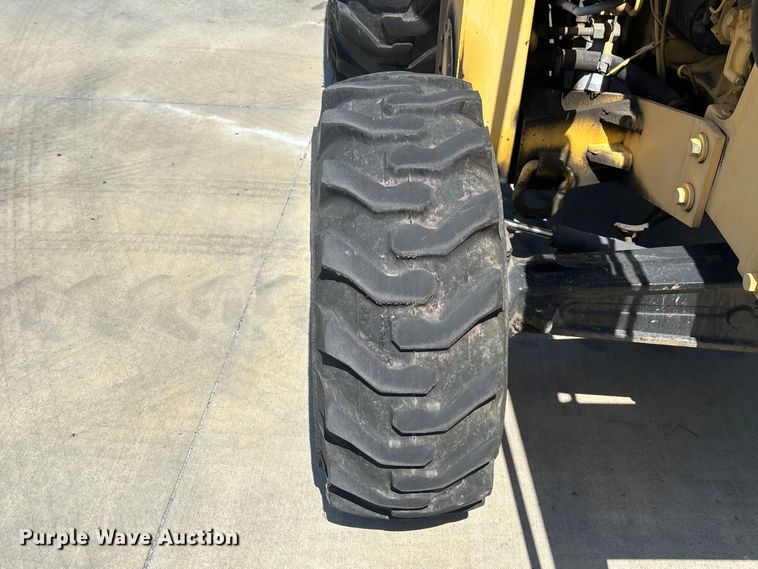 image for item ER7651 1999 New Holland 545D industrial tractor