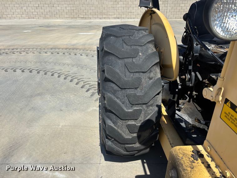 image for item ER7651 1999 New Holland 545D industrial tractor