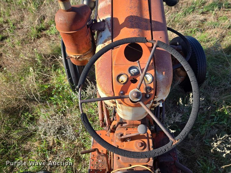 image for item ET5149 Ford 851 tractor