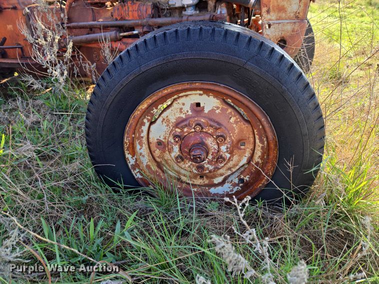 image for item ET5149 Ford 851 tractor