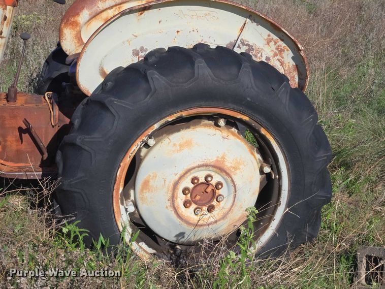 image for item ET5149 Ford 851 tractor